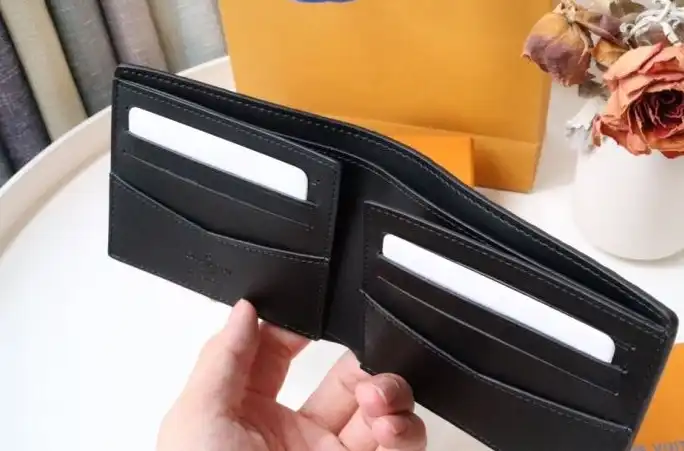 LV Wallets 4178G-0122