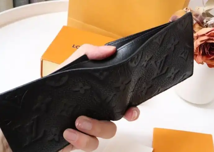 LV Wallets 4178G-0122