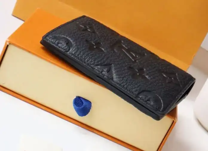 LV Wallets 4178G-0123