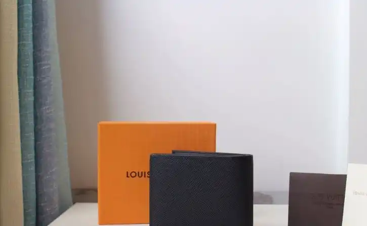 LV Wallets 4178G-0124