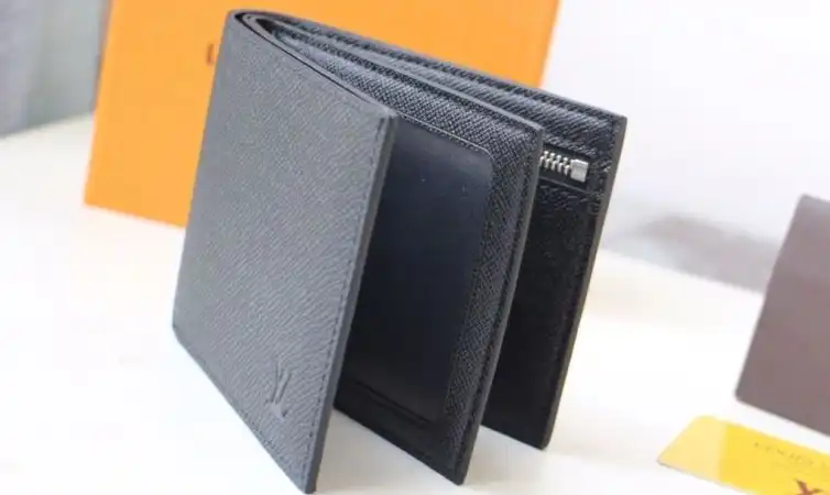 LV Wallets 4178G-0124
