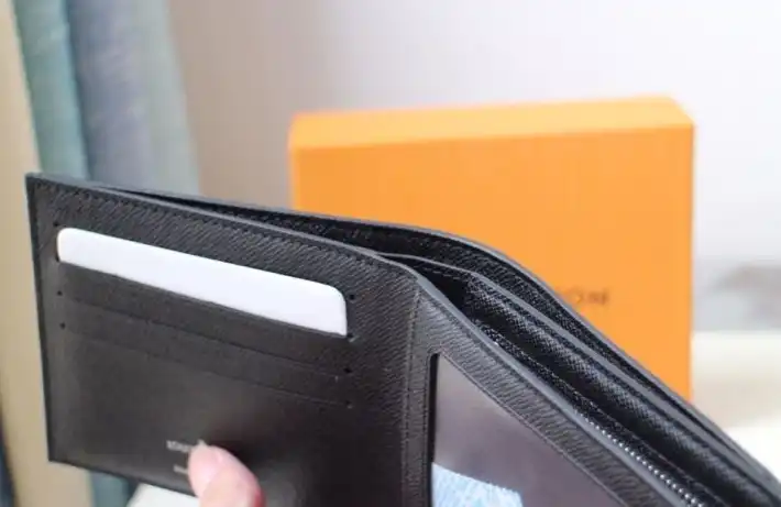LV Wallets 4178G-0124