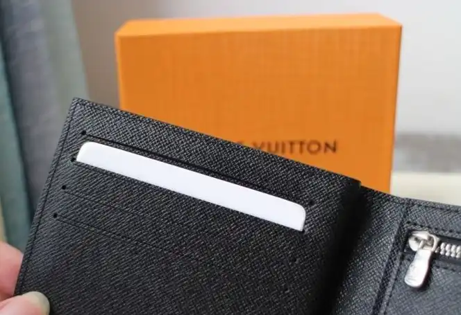 LV Wallets 4178G-0125