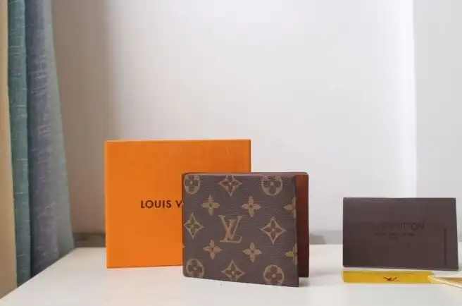 LV Wallets 4178G-0126