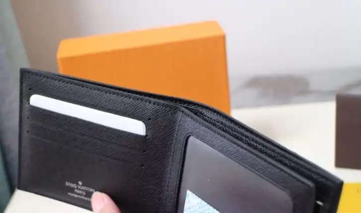 LV Wallets 4178G-0127