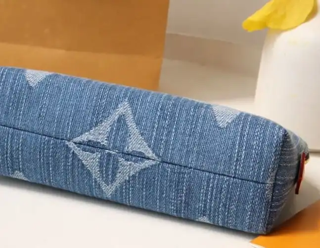 LV Wallets 4178G-0134