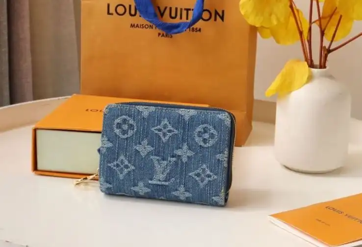LV Wallets 4178G-0135
