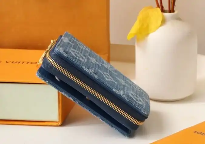 LV Wallets 4178G-0135
