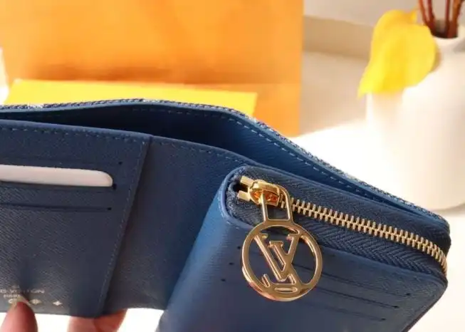 LV Wallets 4178G-0135
