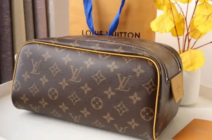LV Cosmetic Bags 4178G-0141