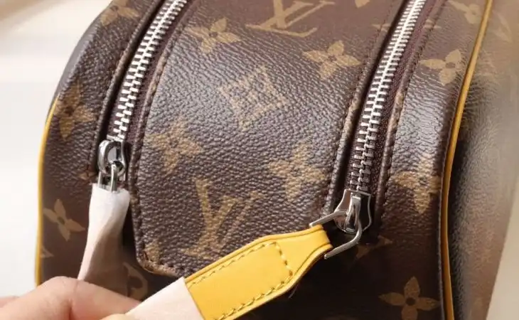 LV Cosmetic Bags 4178G-0141
