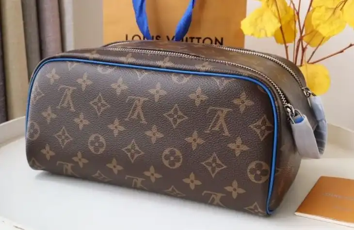 LV Cosmetic Bags 4178G-0142
