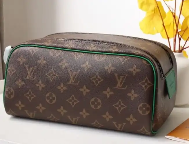 LV Cosmetic Bags 4178G-0143
