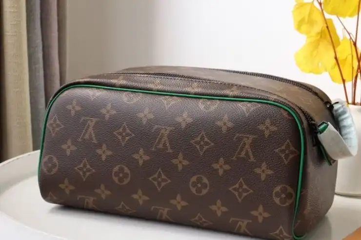 LV Cosmetic Bags 4178G-0143