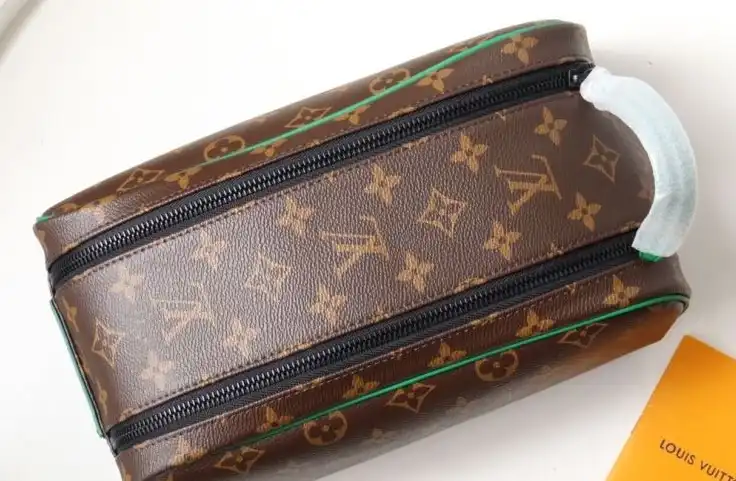 LV Cosmetic Bags 4178G-0143