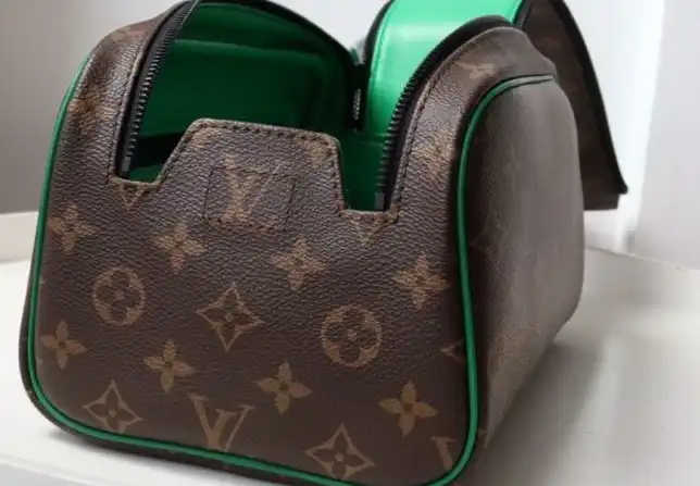 LV Cosmetic Bags 4178G-0143