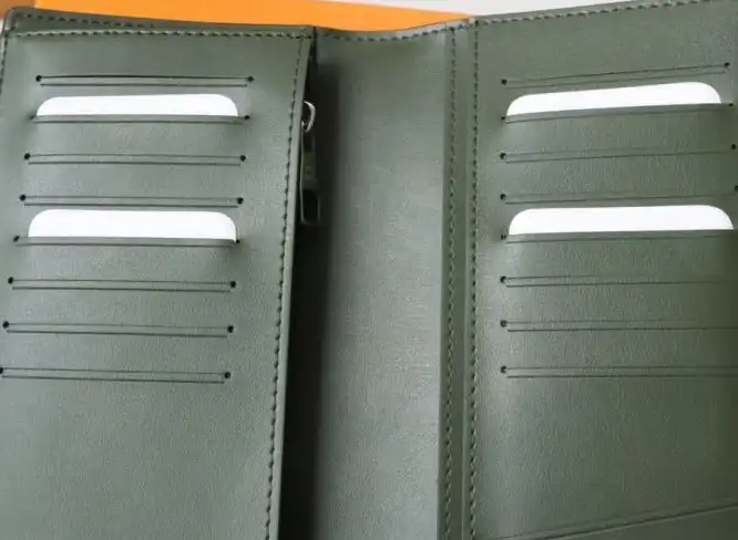 LV Wallets 4178G-0149