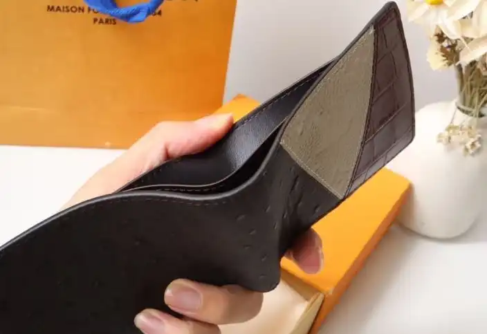 LV Wallets 4178G-0150