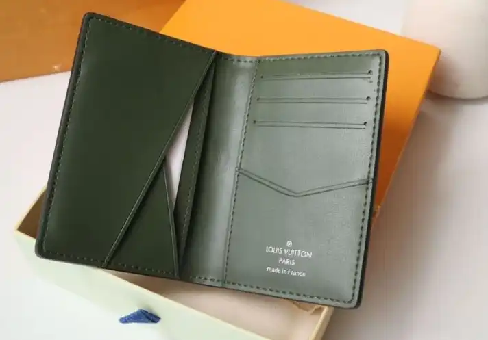 LV Wallets 4178G-0151