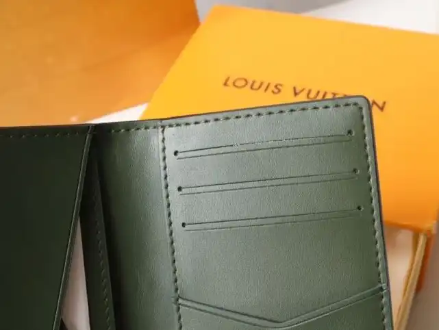 LV Wallets 4178G-0151