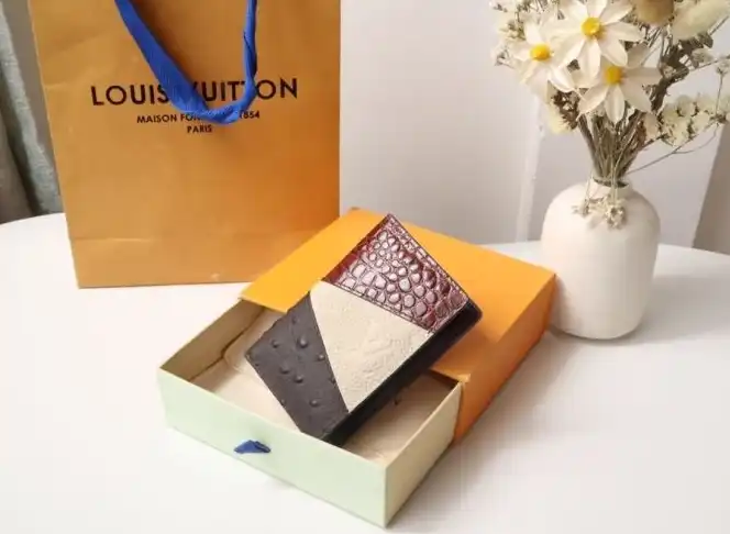 LV Wallets 4178G-0152