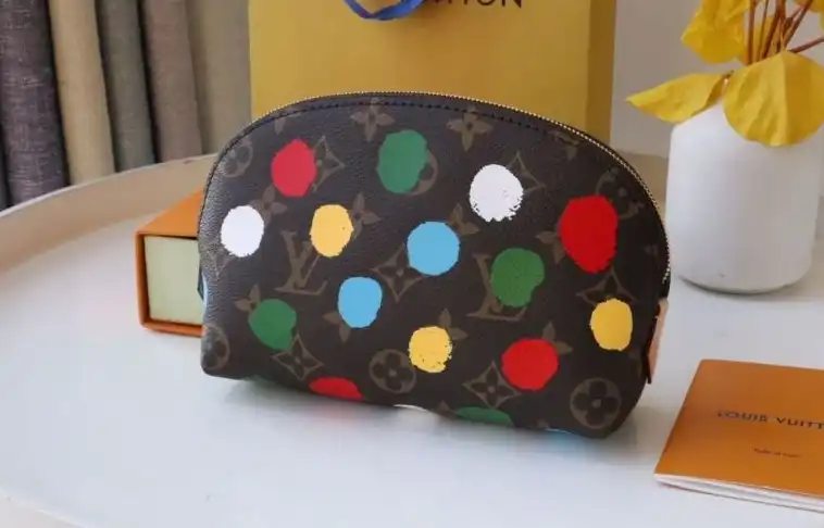 LV Wallets 4178G-0176