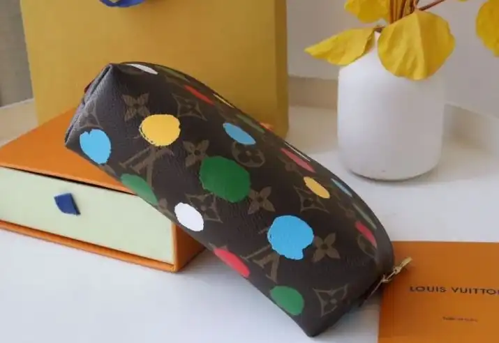 LV Wallets 4178G-0176