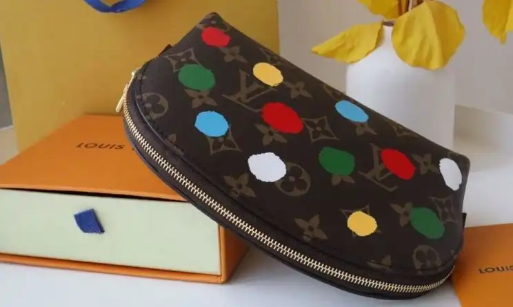 LV Wallets 4178G-0176