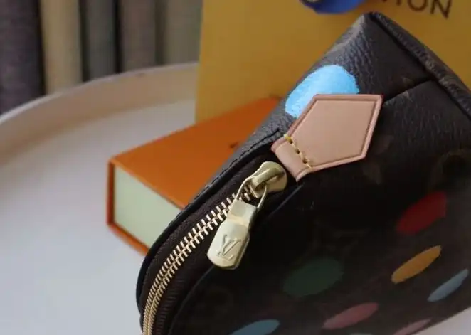 LV Wallets 4178G-0176