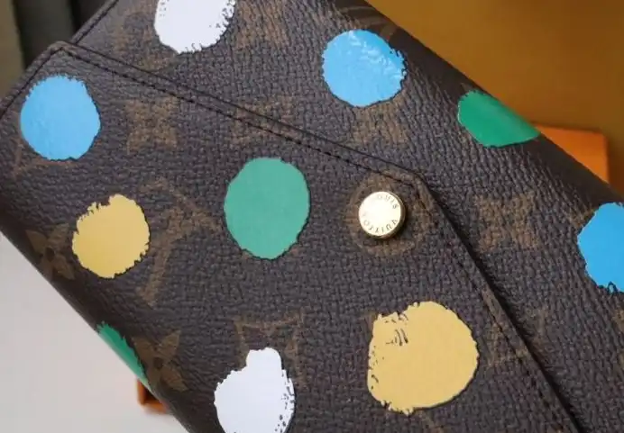 LV Wallets 4178G-0177