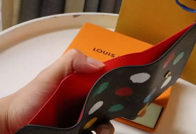 LV Wallets 4178G-0178