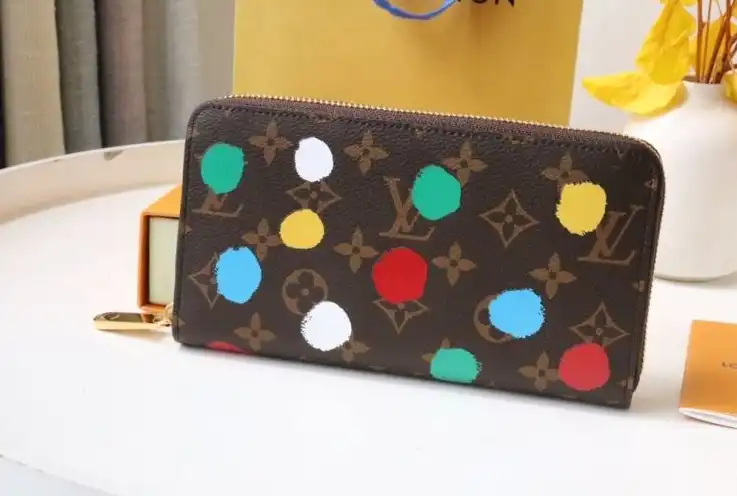 LV Wallets 4178G-0180