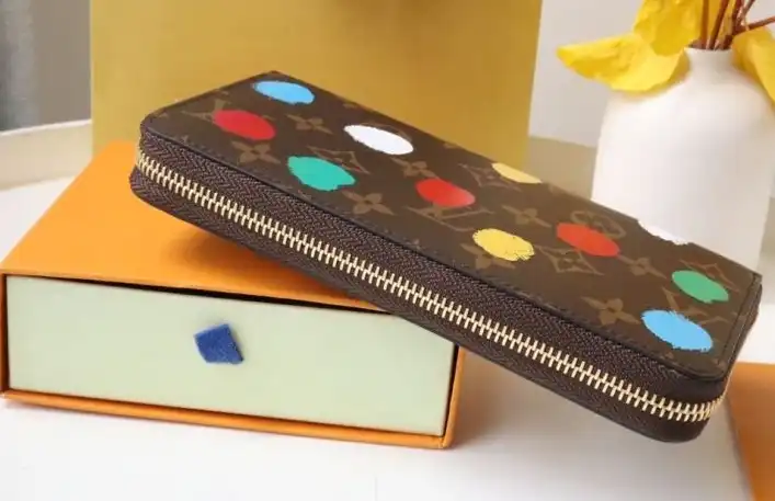 LV Wallets 4178G-0180