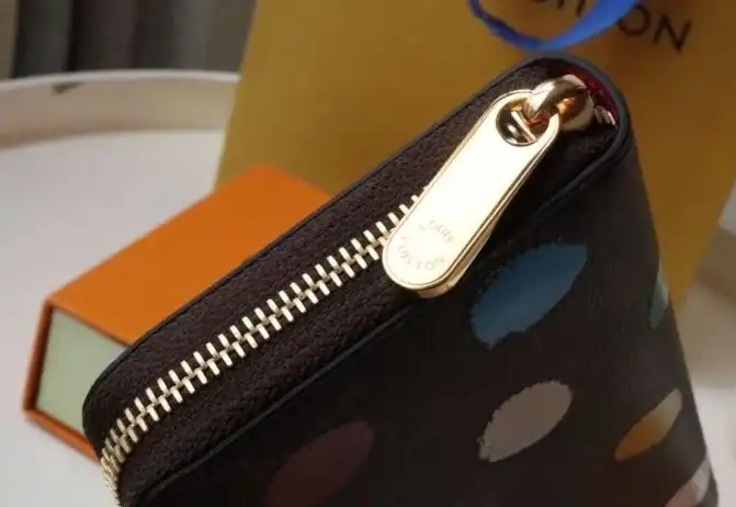 LV Wallets 4178G-0180