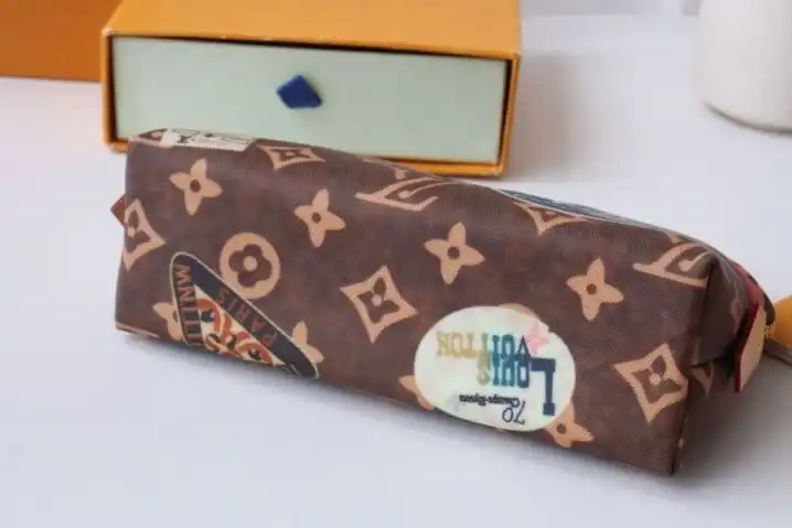 LV Wallets 4178G-0185