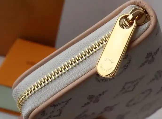 LV Wallets 4178G-0186