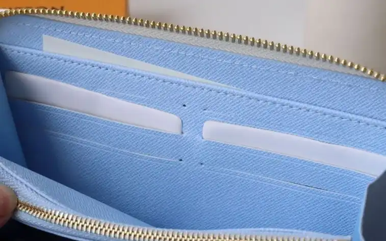 LV Wallets 4178G-0186