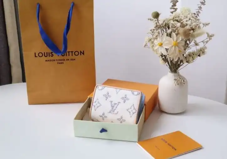 LV Wallets 4178G-0187