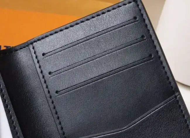 LV Wallets 4178G-0193