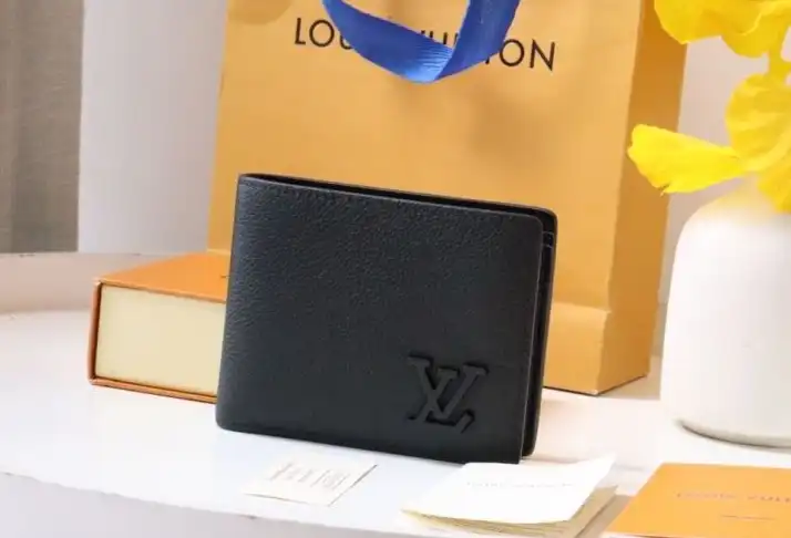 LV Wallets 4178G-0194