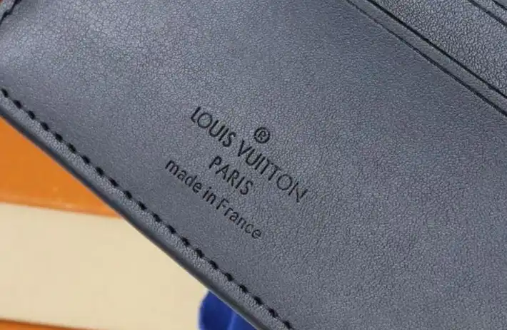 LV Wallets 4178G-0194