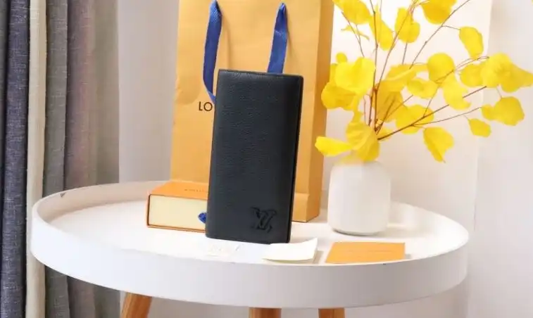 LV Wallets 4178G-0195