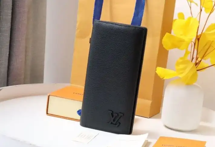 LV Wallets 4178G-0195