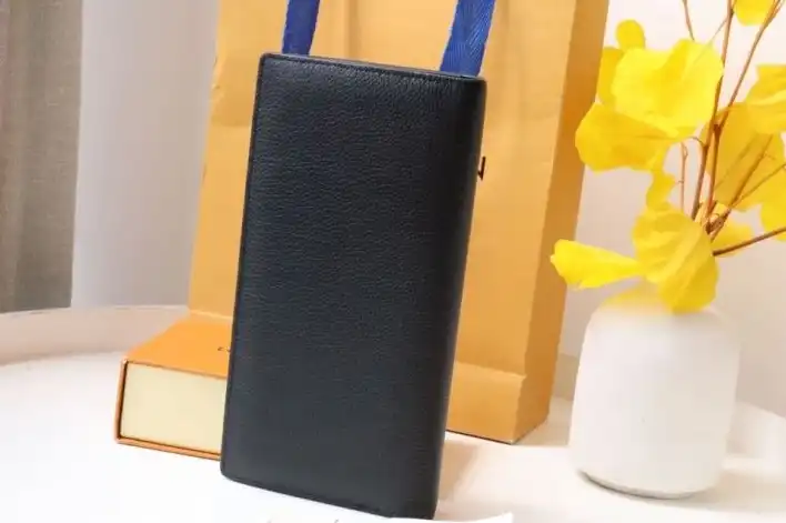 LV Wallets 4178G-0195