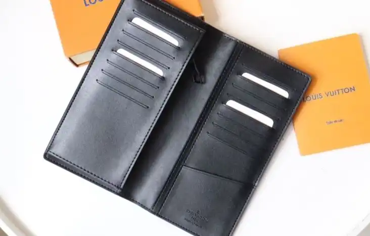 LV Wallets 4178G-0195