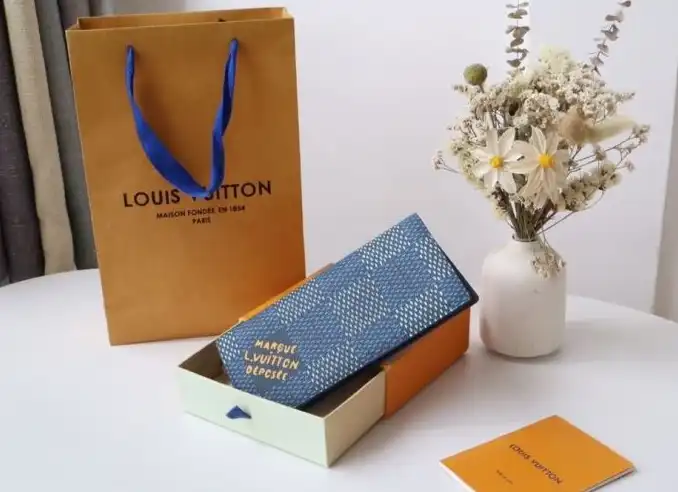 LV Wallets 4178G-0200