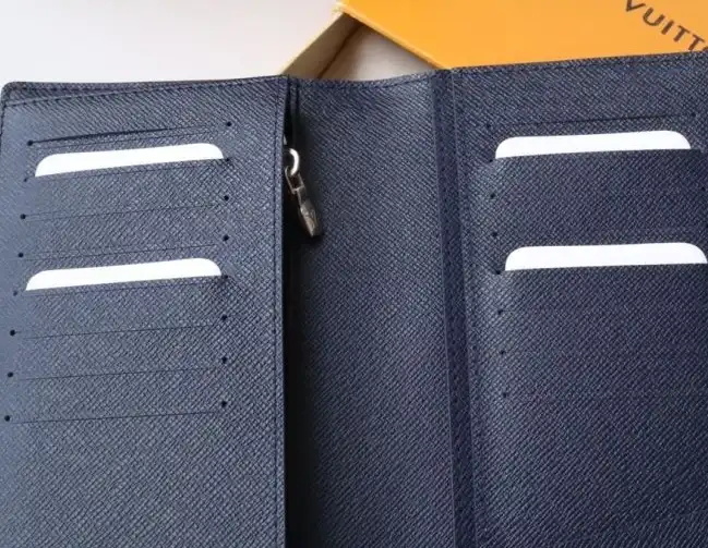 LV Wallets 4178G-0200