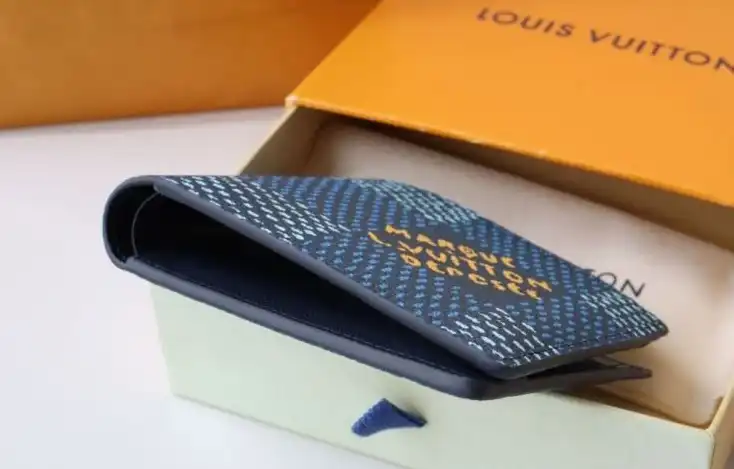 LV Wallets 4178G-0201