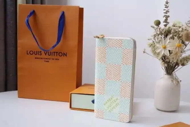 LV Wallets 4178G-0203