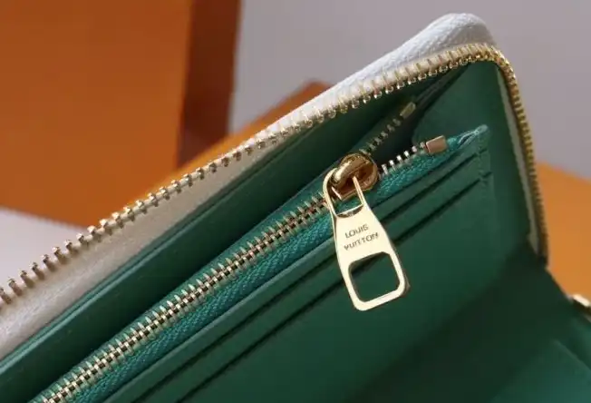 LV Wallets 4178G-0203